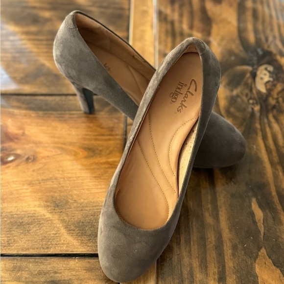 CLARKS INDIGO Taupe/brown Genuine Leather Suede Pumps High Heels Neutral size 7 - Picture 2 of 12